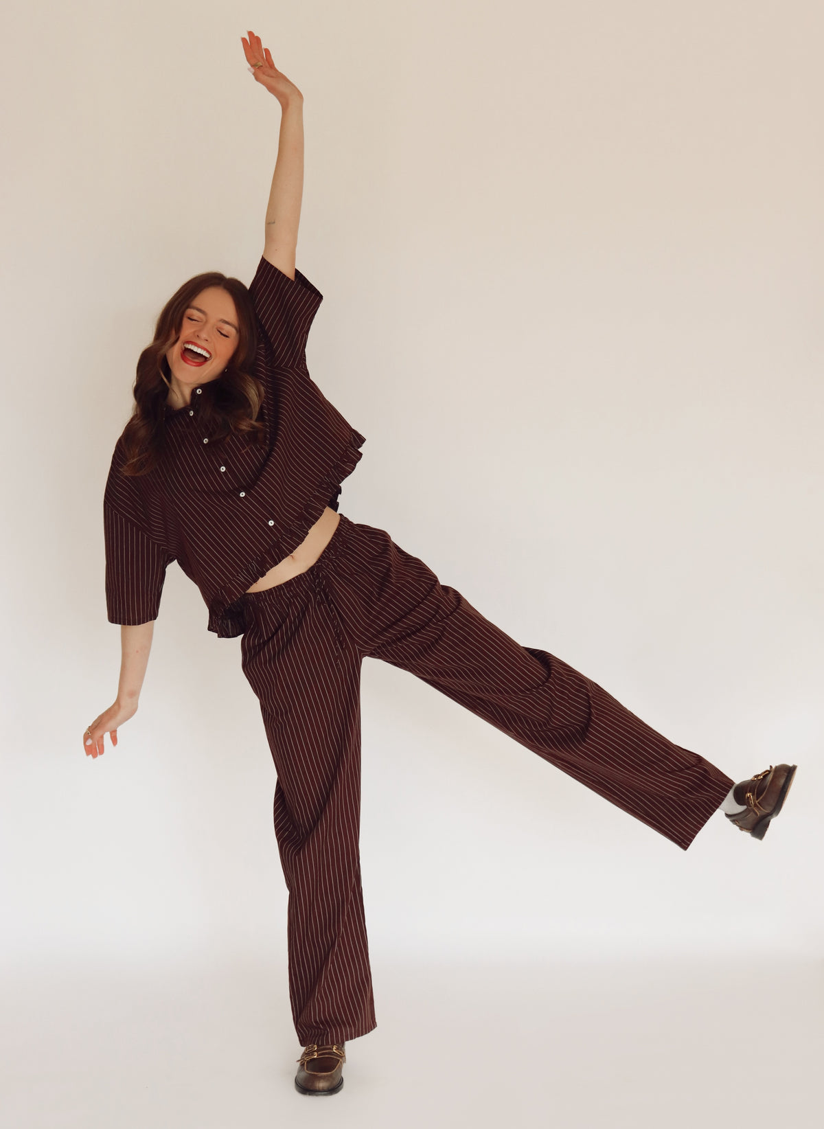 Person wearing a brown set with white stripes.