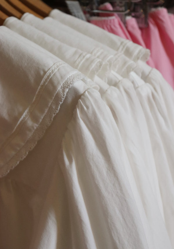 eyelet details on top