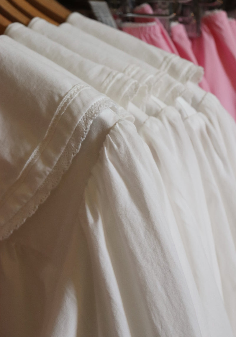 eyelet details on top